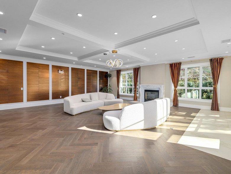 309 2096 W 47th Avenue