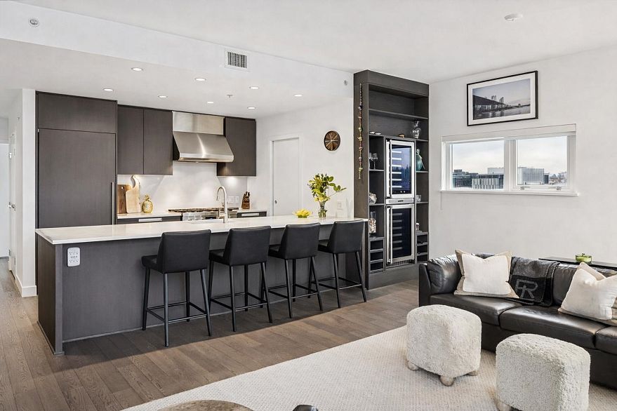 PH1606 288 W 1st Avenue