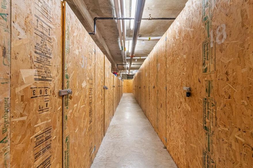 404 1633 W 8th Avenue