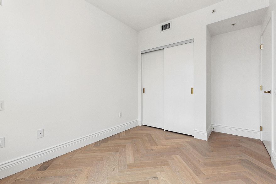 303 2096 W 47th Avenue