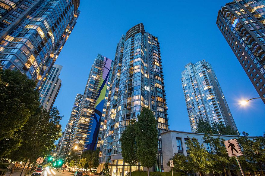 302 1438 Richards Street