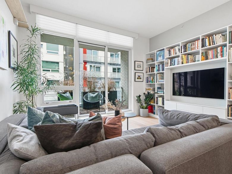 313 77 Walter Hardwick Avenue