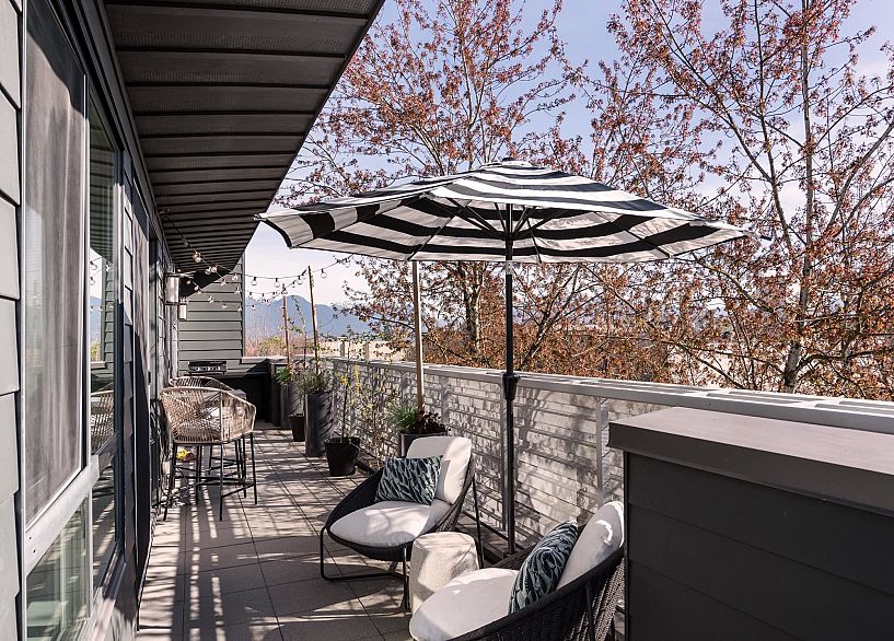 PH1 683 E 27th Avenue