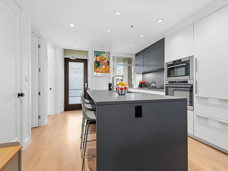 313 77 Walter Hardwick Avenue