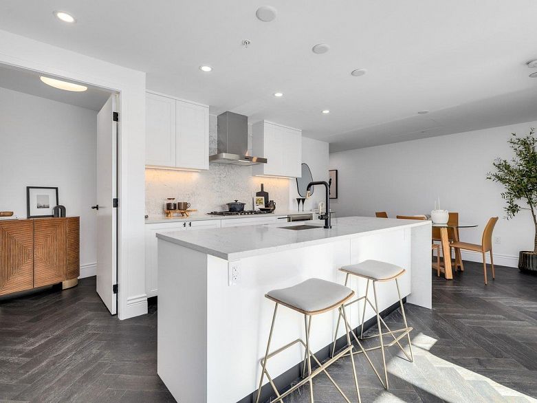 309 2096 W 47th Avenue