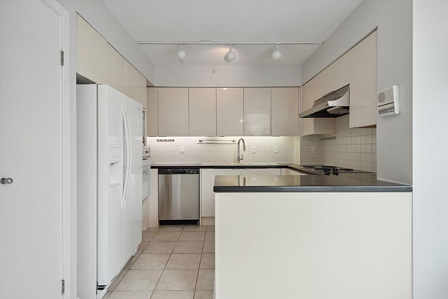 5A 1403 Beach Avenue