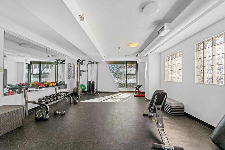 404 1633 W 8th Avenue