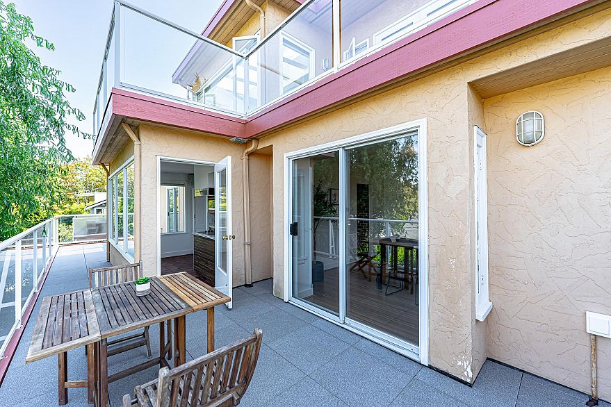 4327 Locarno Crescent