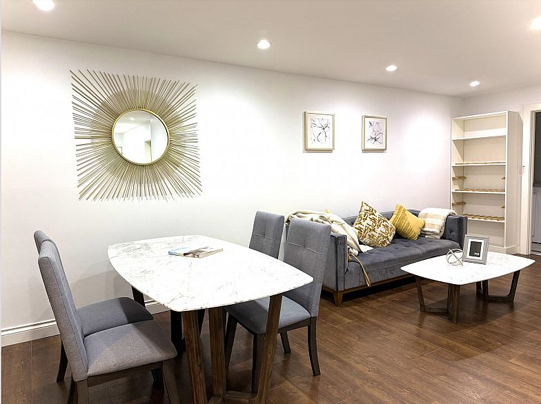 4327 Locarno Crescent