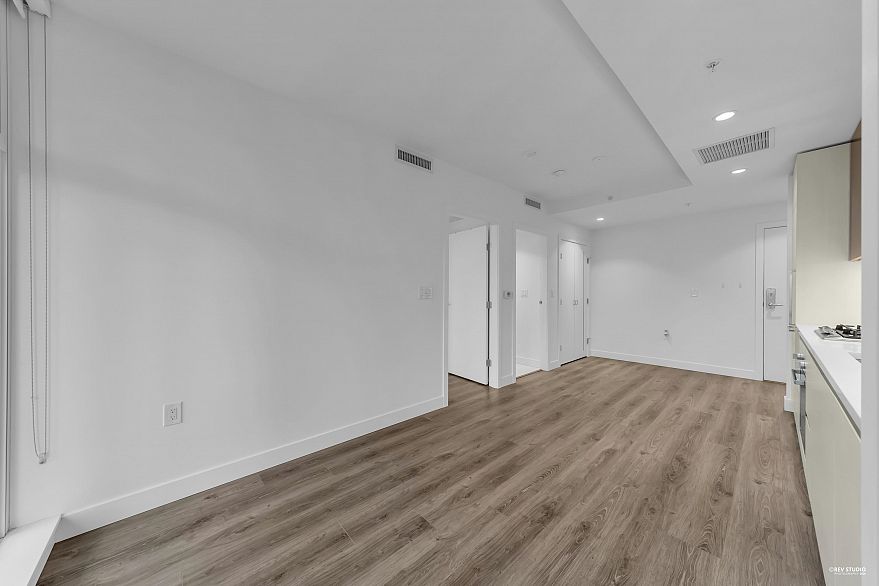 303 8121 Chester Street