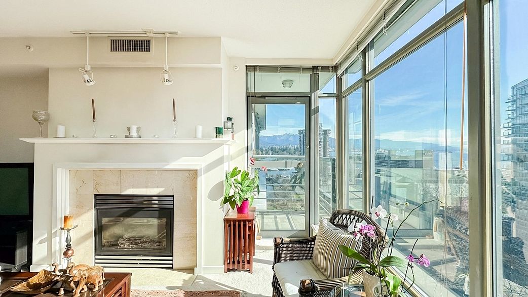 1004 1710 Bayshore Drive