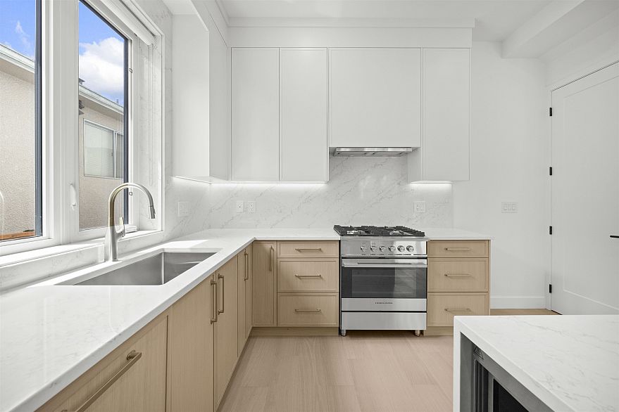 1 6461 E Prince Edward Street