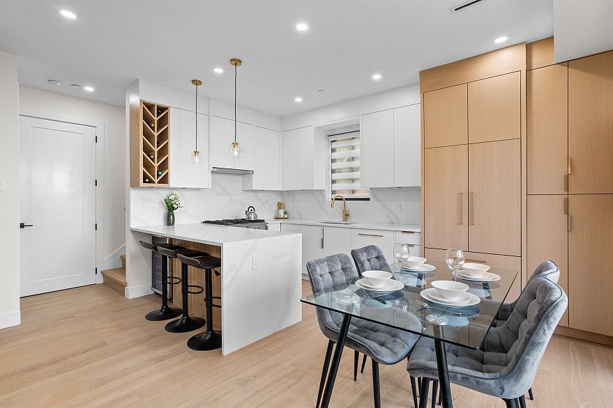 2 3429 Napier Street