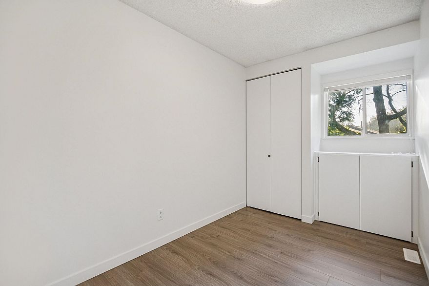 121 3461 E 49th Avenue