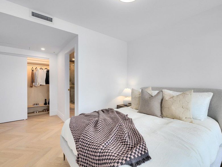 203 2096 W 47th Avenue