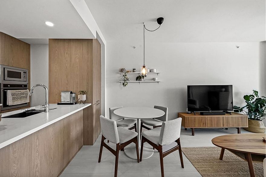 1911 285 E 10th Avenue