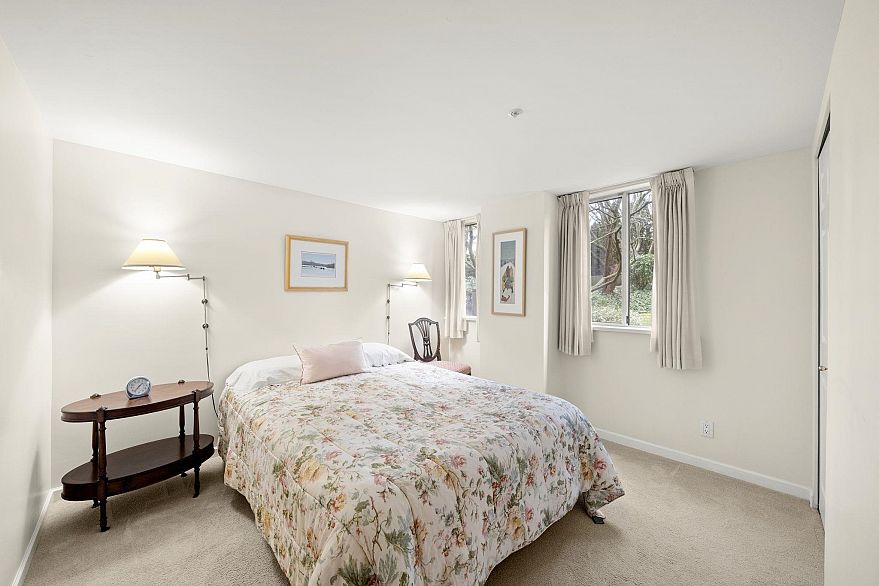 101 2288 W 40th Avenue