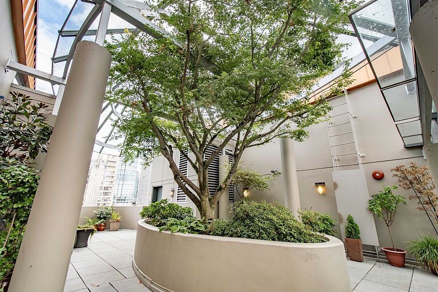 PH4 1688 Robson Street