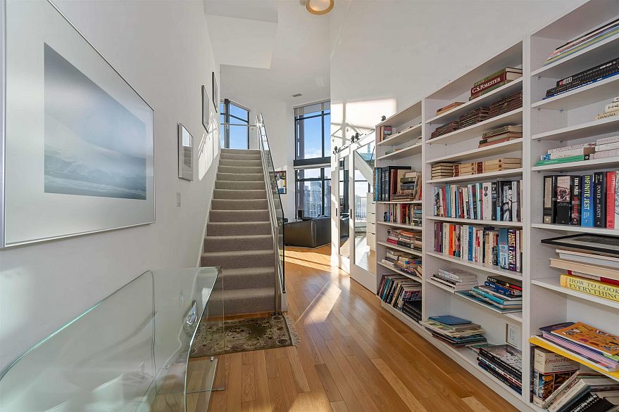 2306 128 W Cordova Street