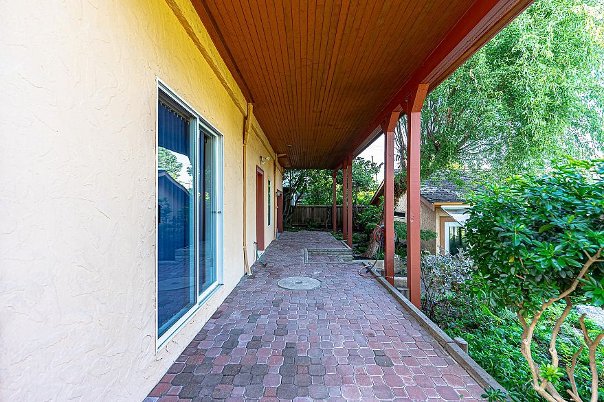 4327 Locarno Crescent