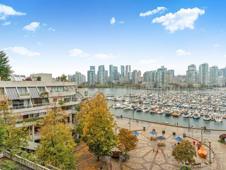 521 666 Leg In Boot Square