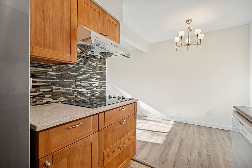 121 3461 E 49th Avenue