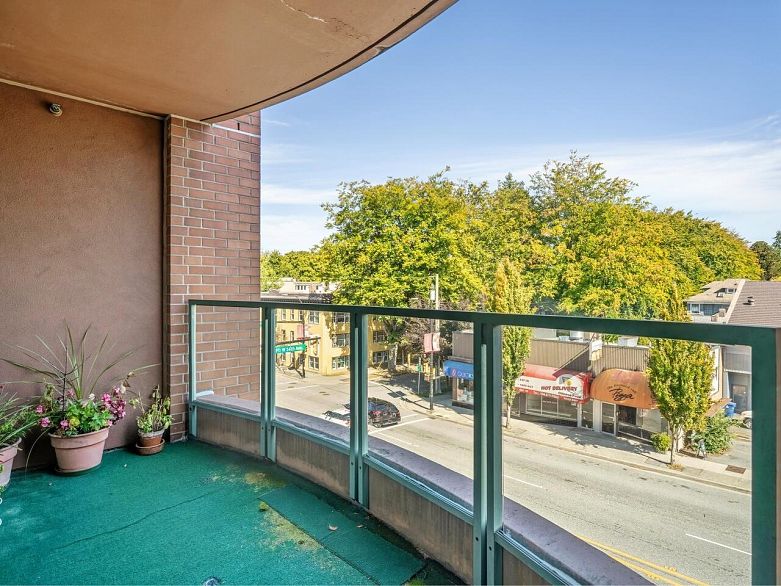 412 518 W 14th Avenue