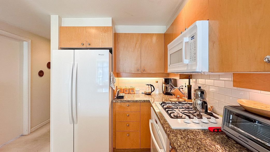 1004 1710 Bayshore Drive