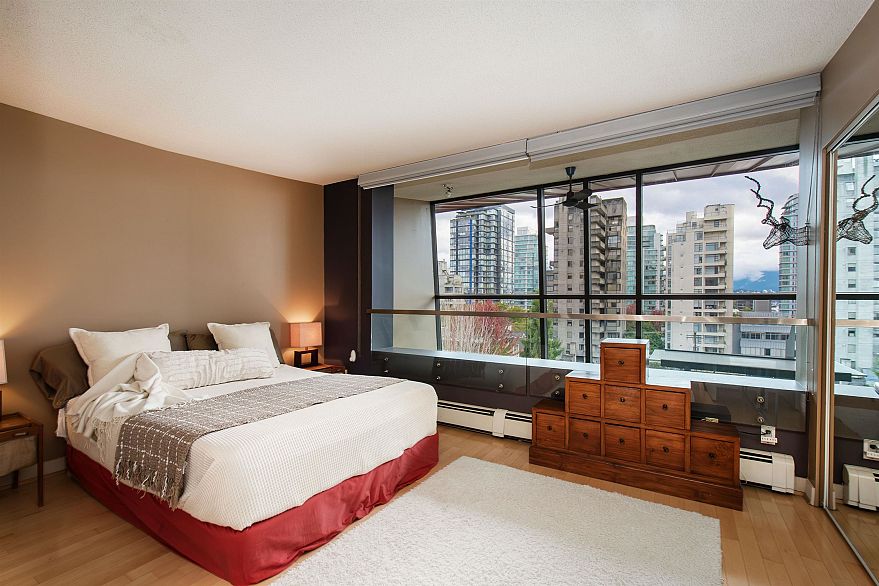 PH4 1688 Robson Street