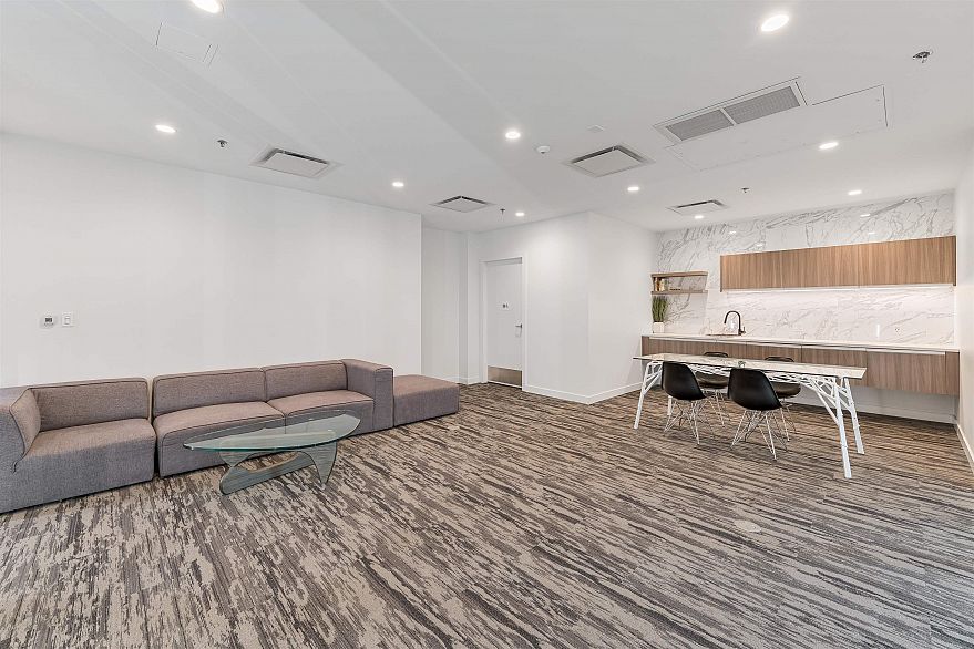 202 528 W King Edward Avenue