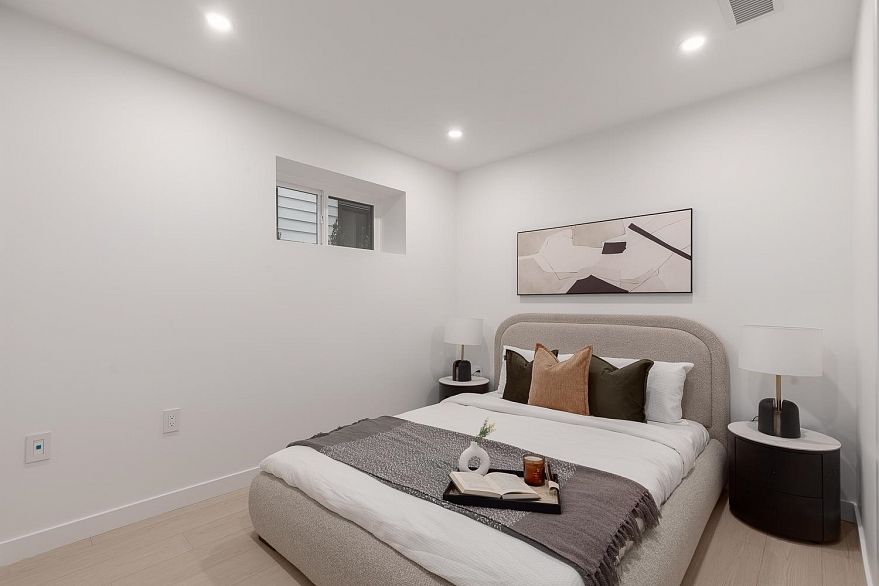 105 2339 E 34th Avenue