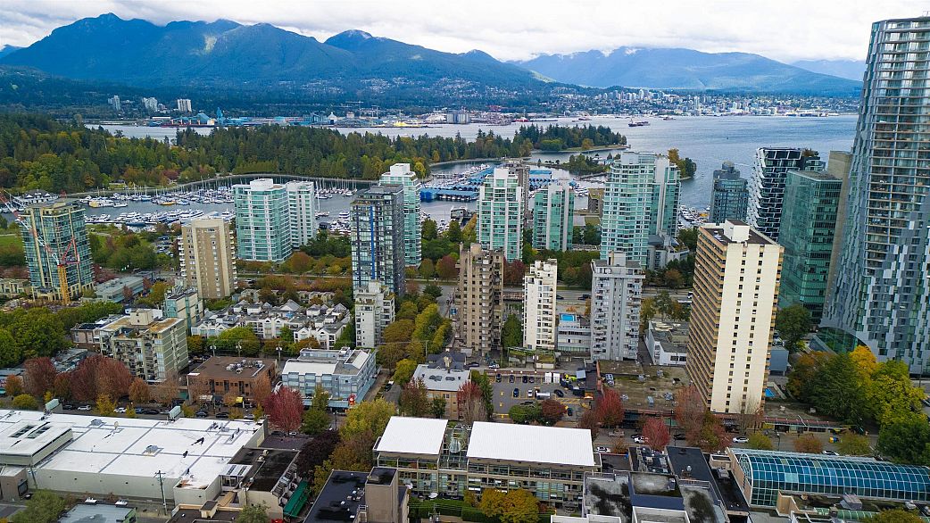 PH4 1688 Robson Street