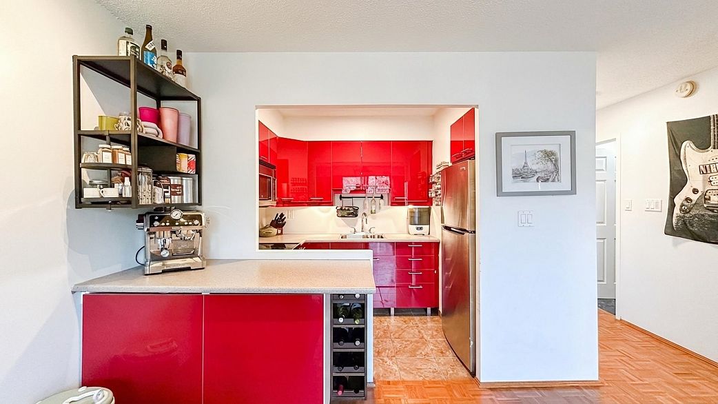 202 2080 Maple Street