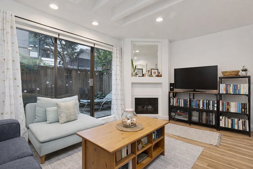 107 350 E 5th Avenue