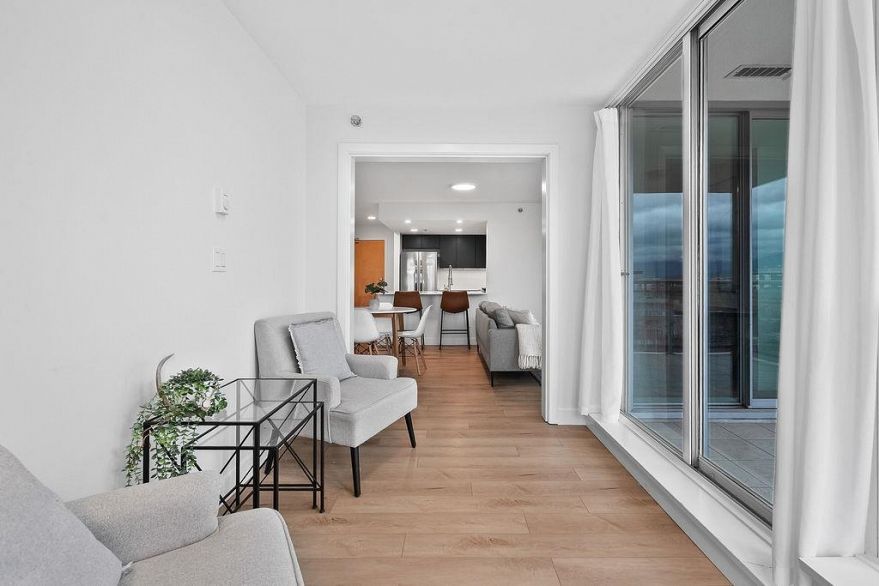 1302 120 Milross Avenue