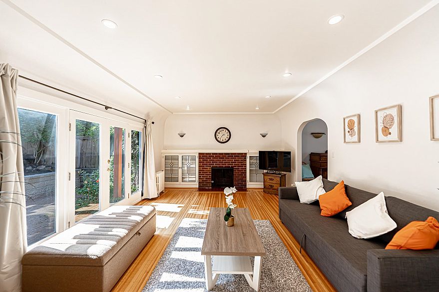 4327 Locarno Crescent