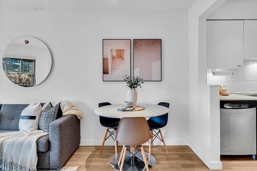 407 1476 W 10th Avenue