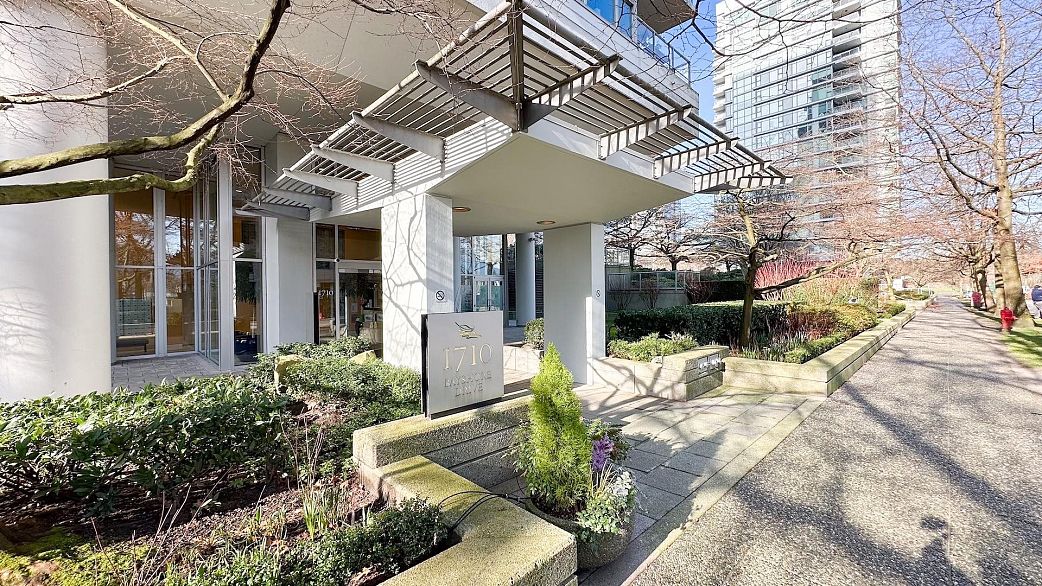 1004 1710 Bayshore Drive