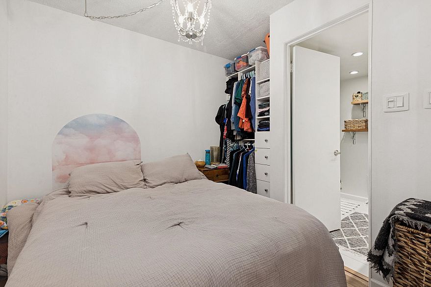 107 350 E 5th Avenue