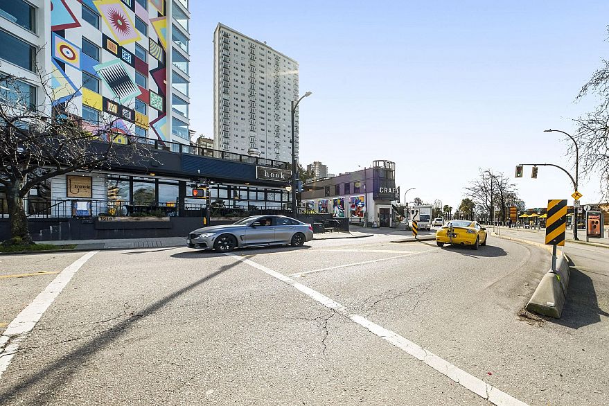 301 1330 Harwood Street