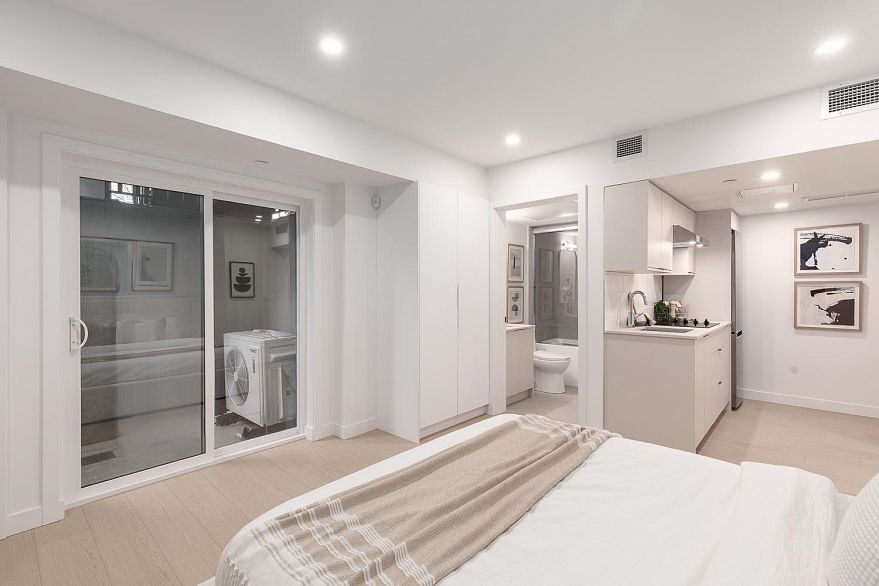 105 2339 E 34th Avenue