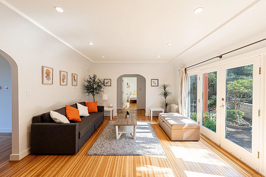 4327 Locarno Crescent