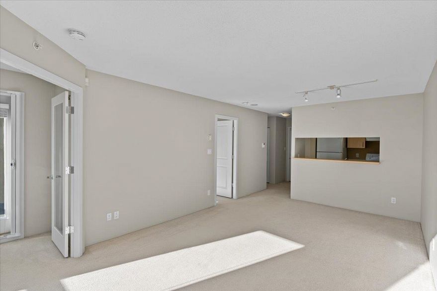 303 3588 Crowley Drive