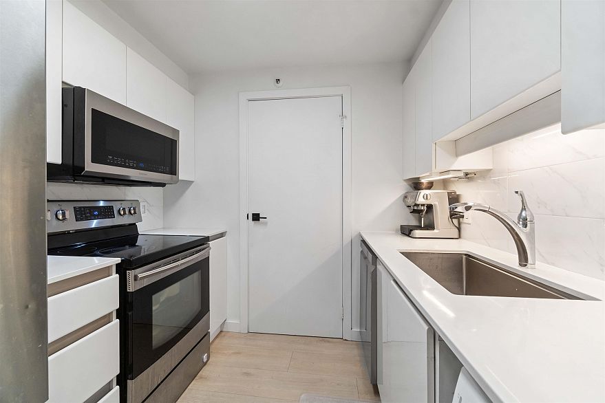 1303 930 Cambie Street