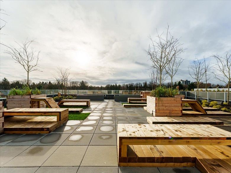 513 2471 St George Street