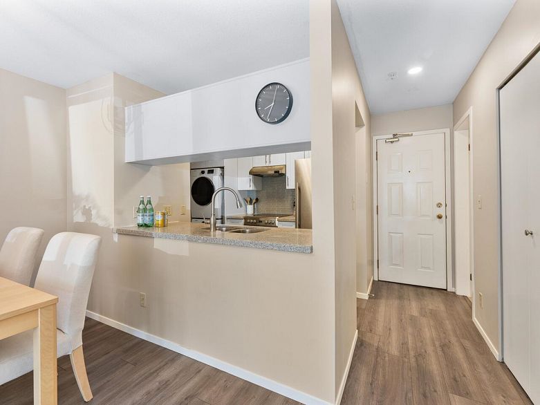 102 2195 W 5th Avenue