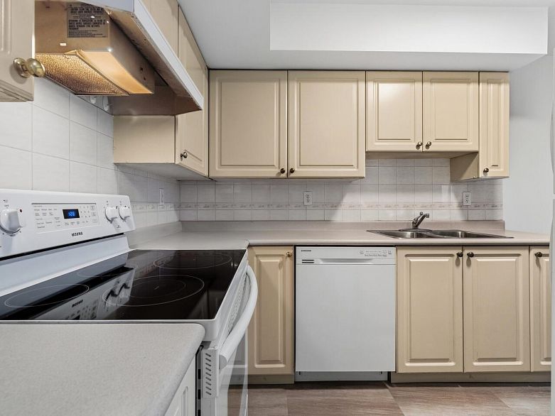 401 1723 Frances Street