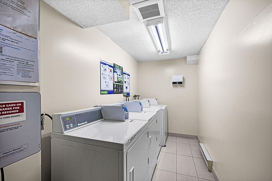 301 674 W 17th Avenue