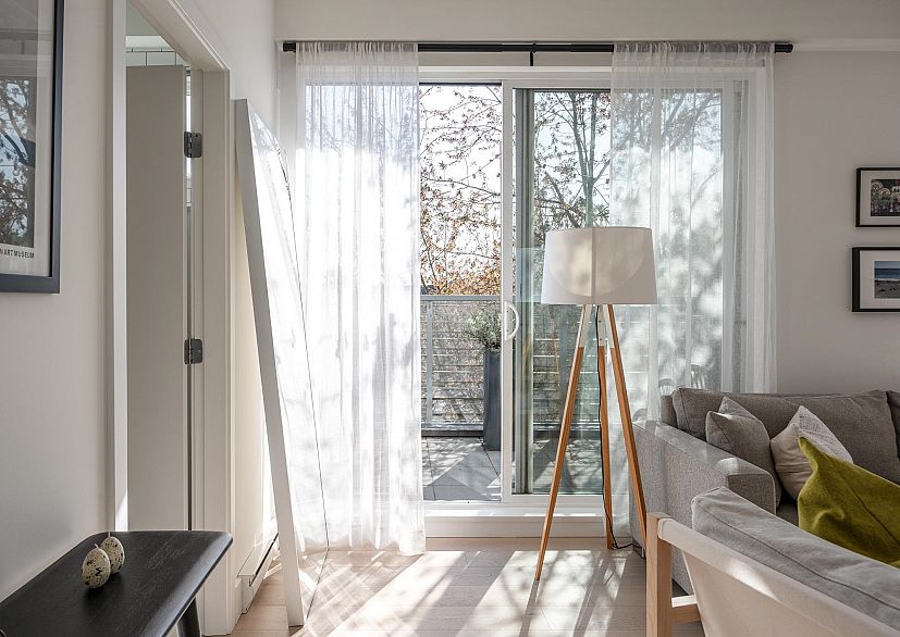 PH1 683 E 27th Avenue