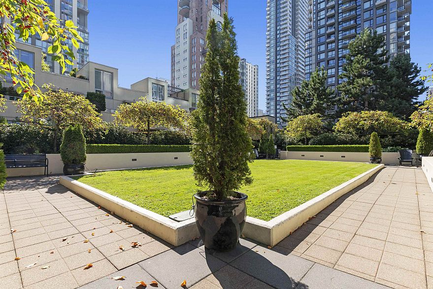 1237 Richards Street